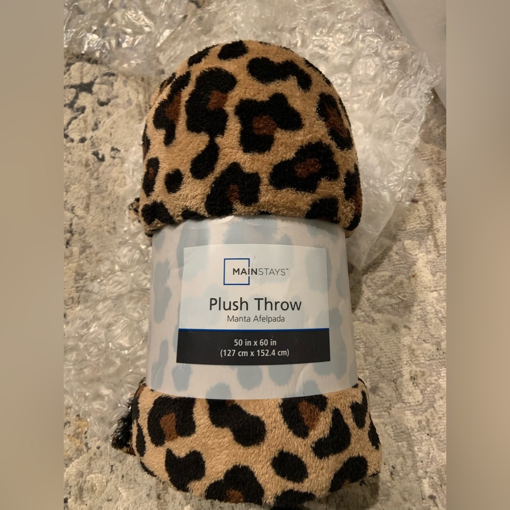 Plush Leopard print throw blanket